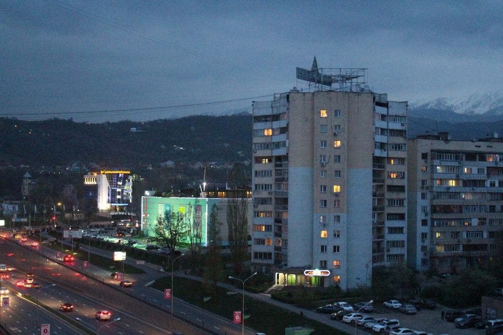 Nadezhda Apartments In Samal Almaty Room photo